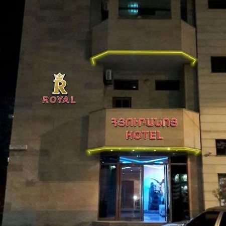 Royal Plus Hotel Yerevan Bagian luar foto