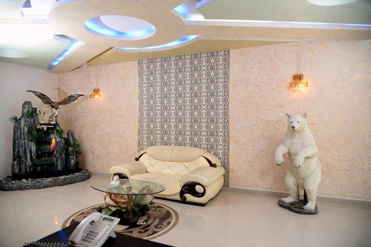 Royal Plus Hotel Yerevan Bagian luar foto