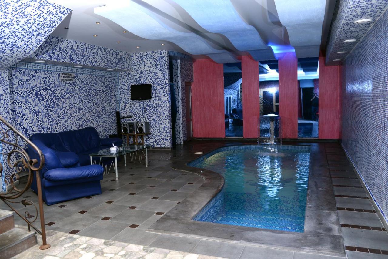 Royal Plus Hotel Yerevan Bagian luar foto