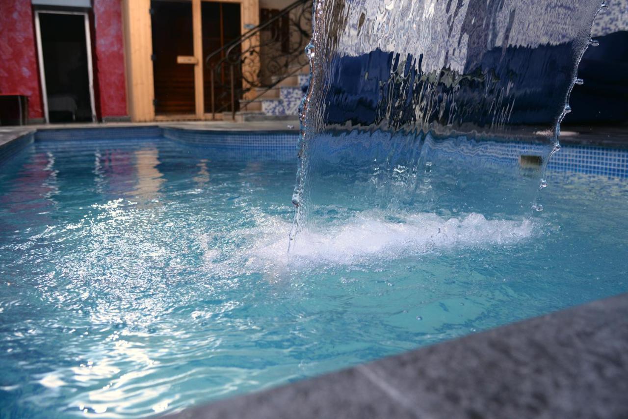 Royal Plus Hotel Yerevan Bagian luar foto