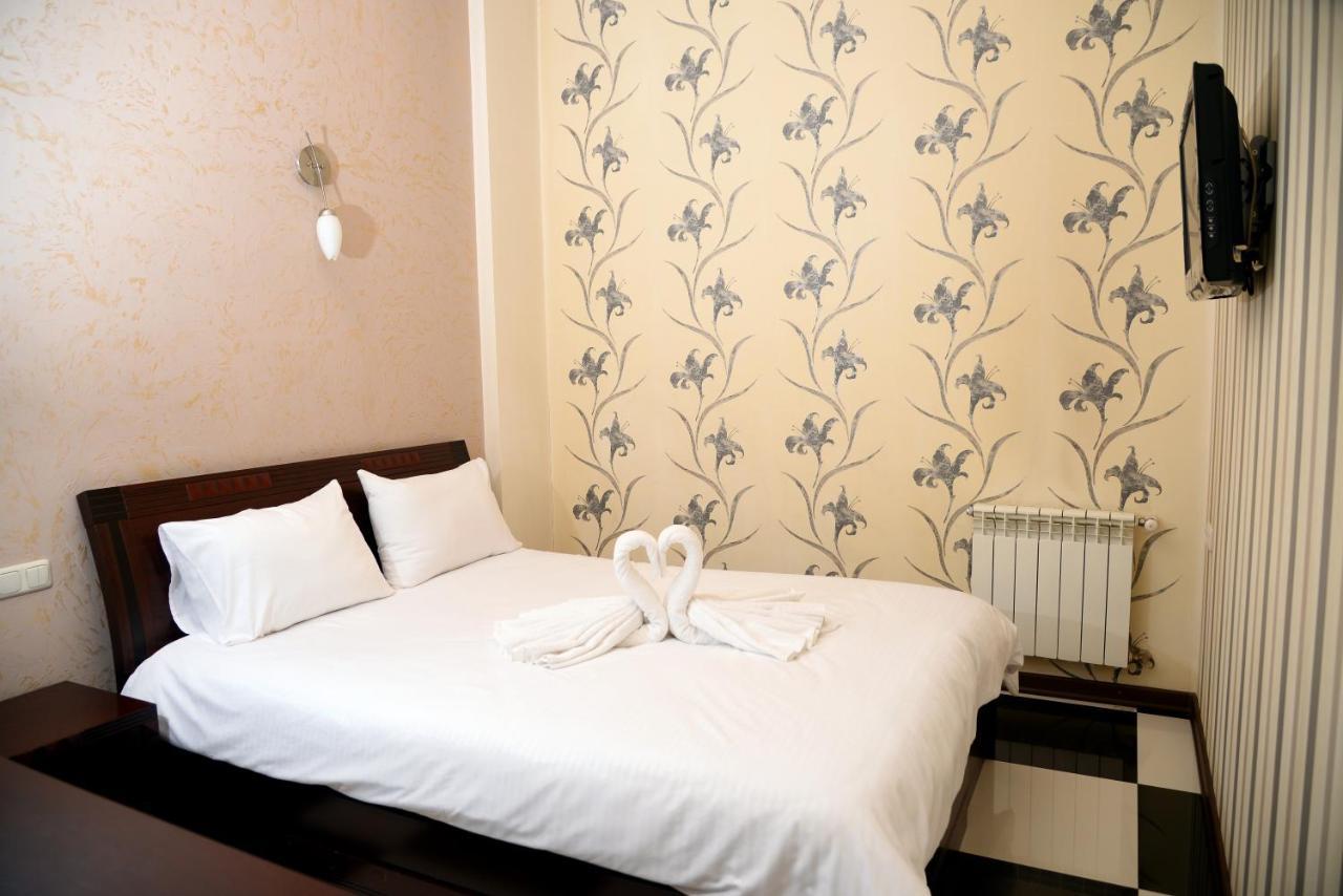Royal Plus Hotel Yerevan Bagian luar foto