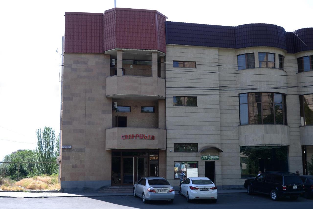 Royal Plus Hotel Yerevan Bagian luar foto