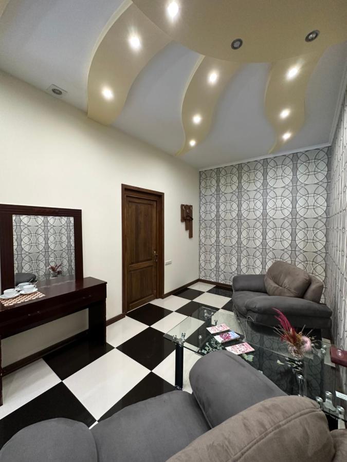 Royal Plus Hotel Yerevan Bagian luar foto
