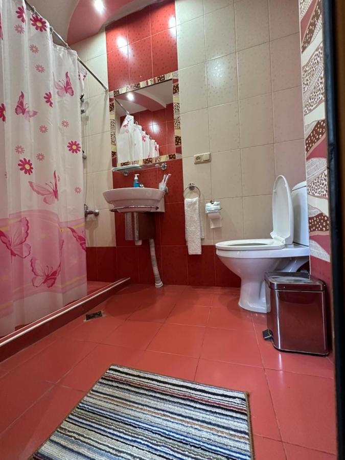 Royal Plus Hotel Yerevan Bagian luar foto