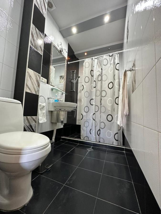 Royal Plus Hotel Yerevan Bagian luar foto