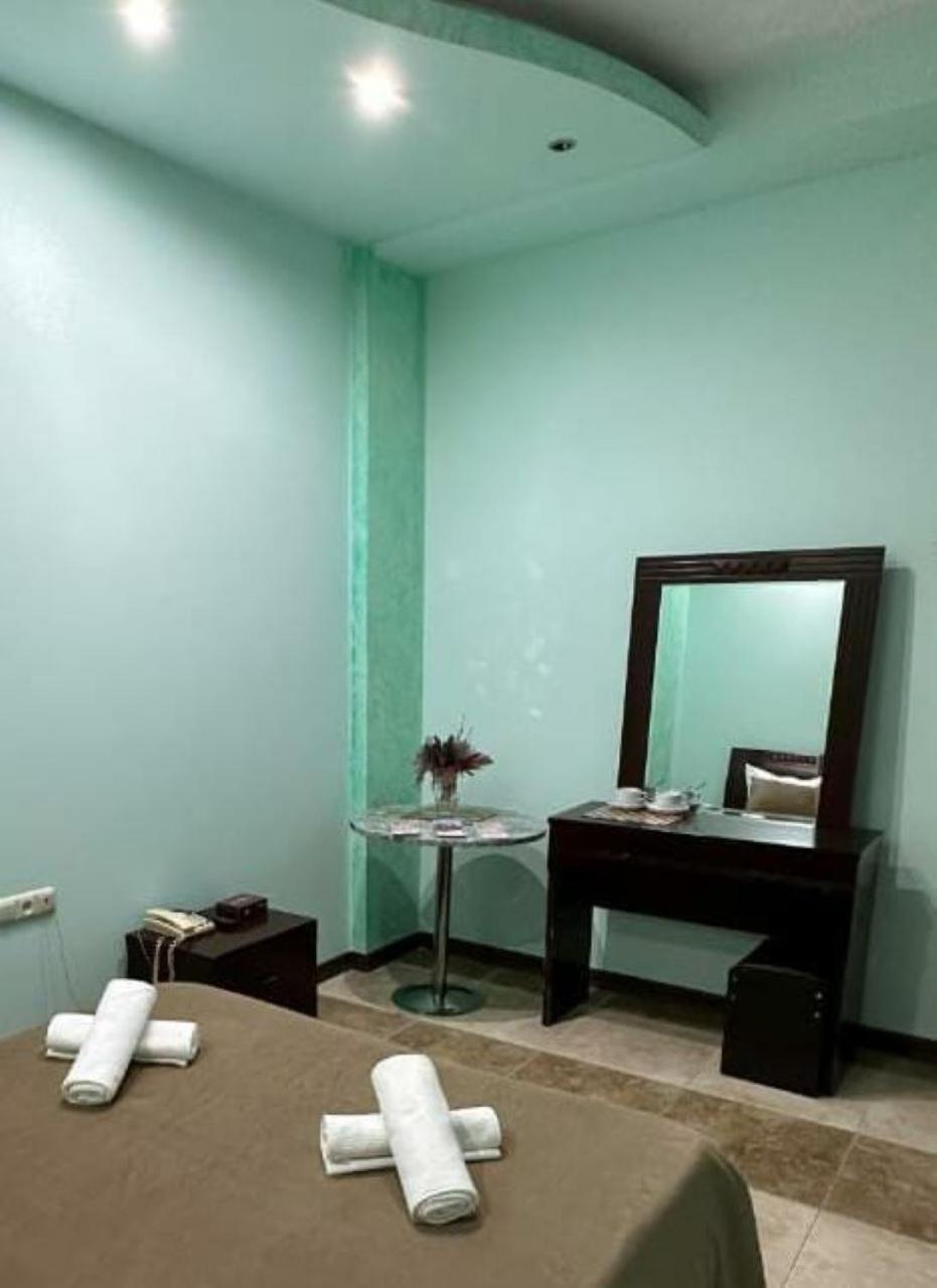 Royal Plus Hotel Yerevan Bagian luar foto