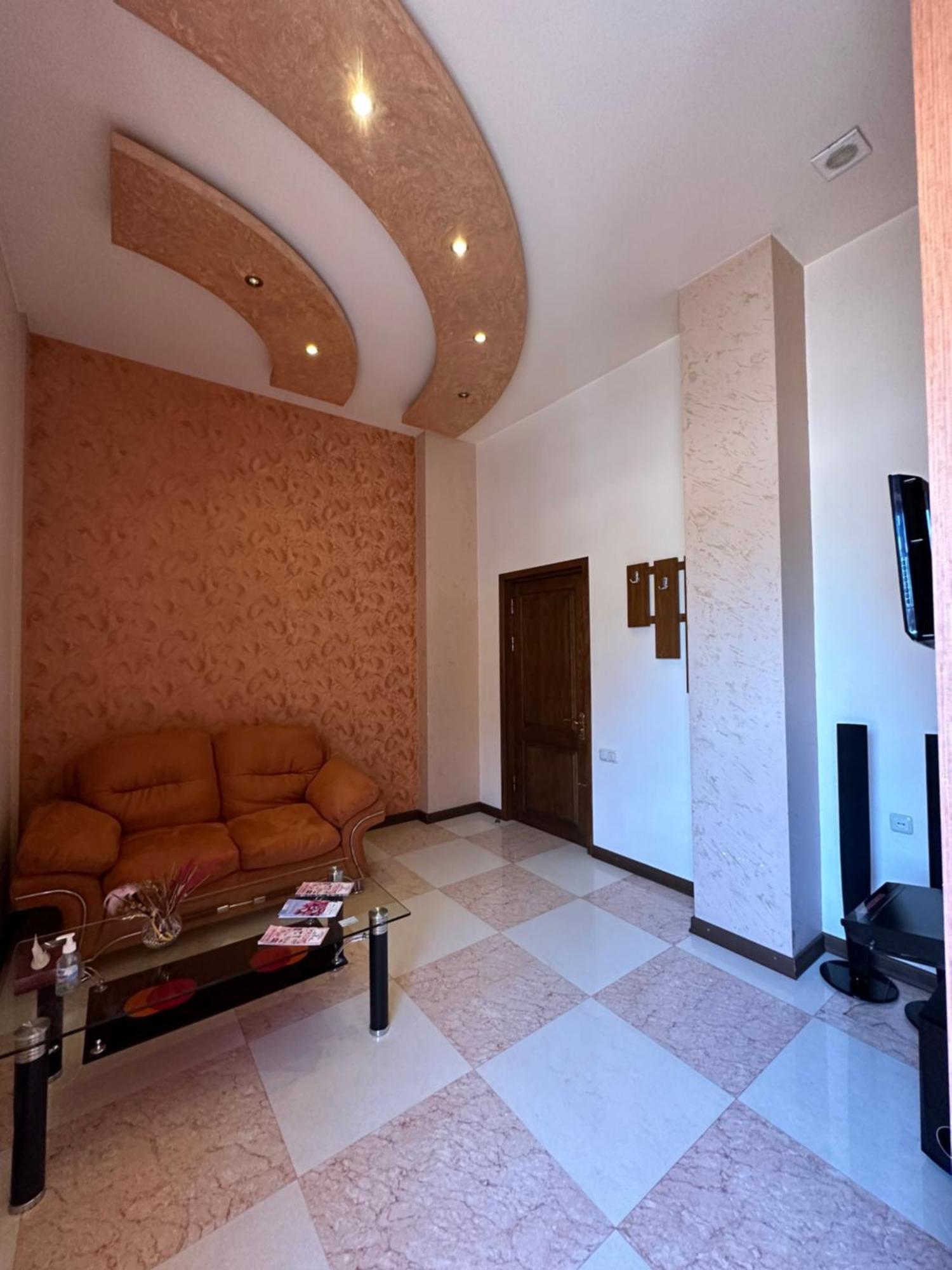 Royal Plus Hotel Yerevan Bagian luar foto